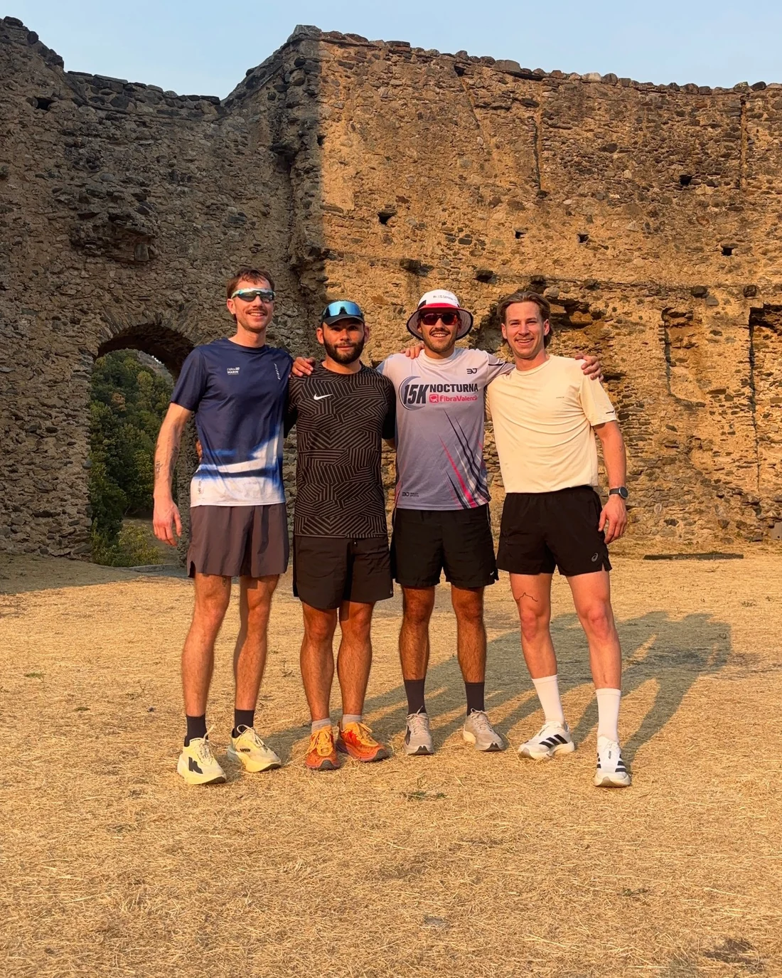 Youenn, Titouan, Corentin et Théo, les quatre organisateurs, en tenue de course